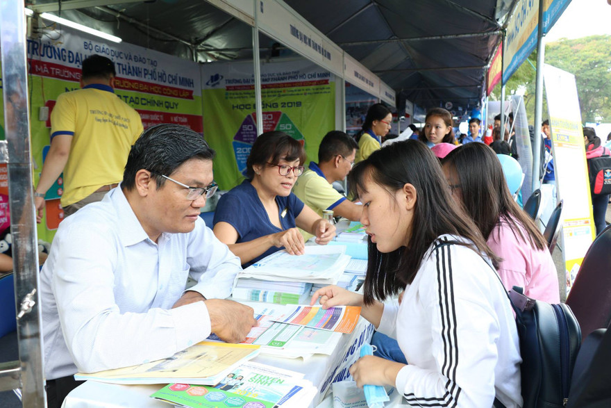 Điểm chuẩn các trường khối ngành kinh tế ở TPHCM ra sao?