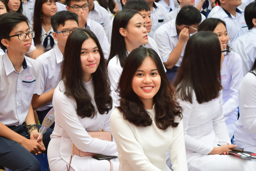 Bị phản ứng, ĐH Sư phạm TPHCM bỏ điều kiện tuyển thí sinh trên 1m50 