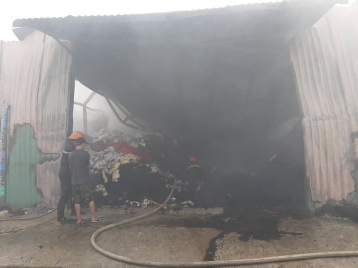 Vụ cháy khiến nhiều tài sản bị thiêu rụi.