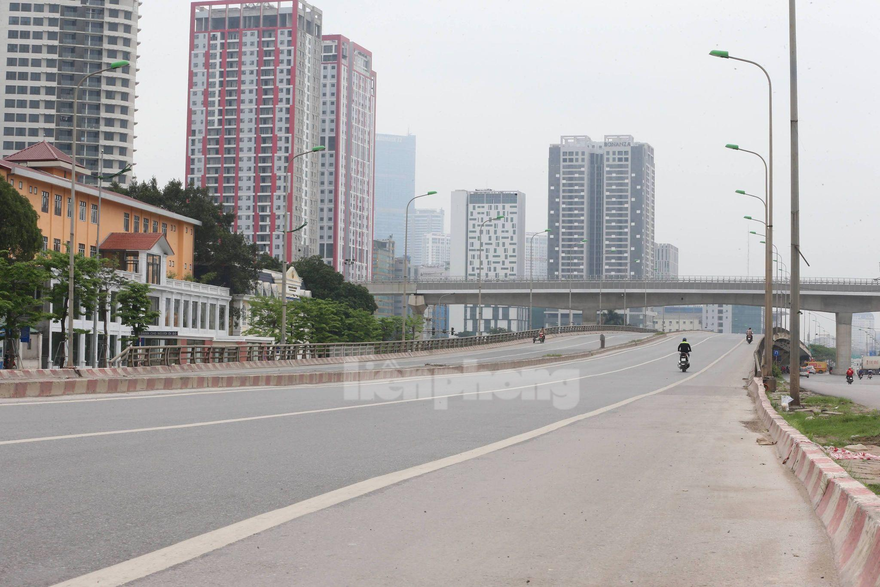 Hà Nội sẽ thực hiện giãn cách theo Chỉ thị 16 từ 6h00 ngày 24/7 - Ảnh: Hoàng Mạnh Thắng