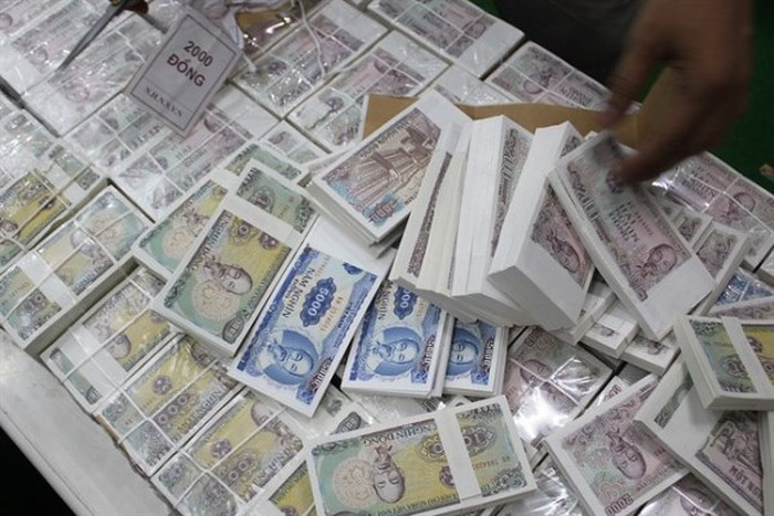 Tiền lẻ giá cao ngất ngưởng vào mùa