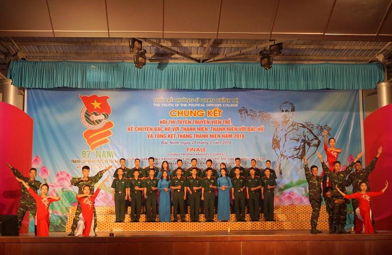 Học viên áo lính thi kể chuyện Bác Hồ 