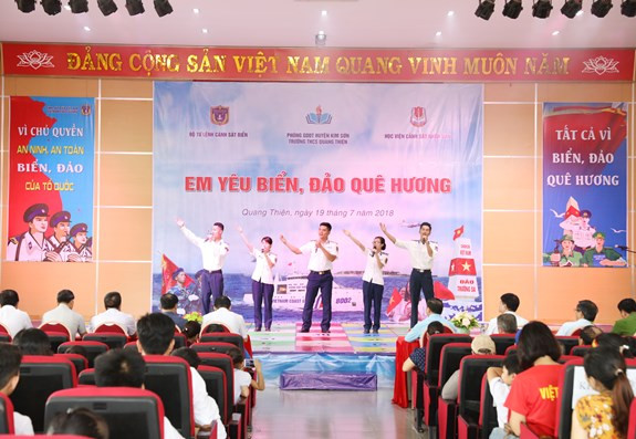 'Em yêu biển, đảo quê hương'