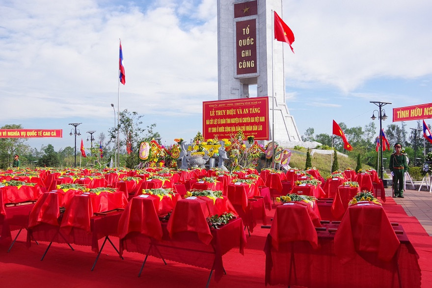 Cất bốc 202 hài cốt liệt sỹ về nước