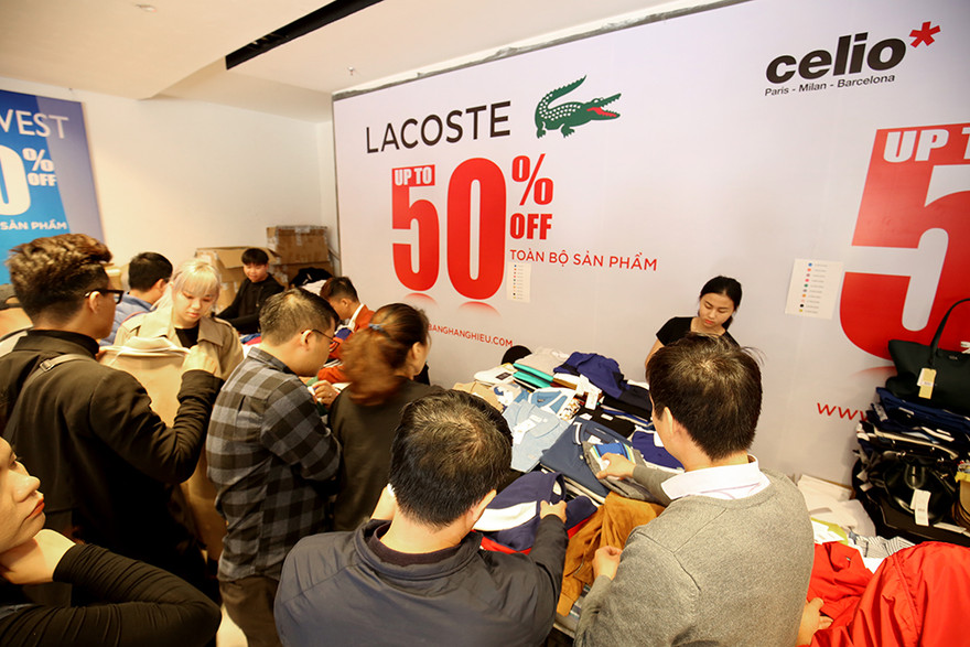 Dân văn phòng Hà Nội đổ xô săn giảm giá Black Friday