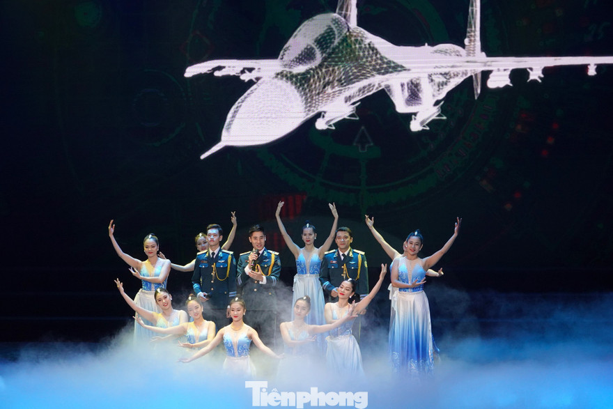 Trình diễn nghệ thuật tại lễ tổng kết. Ảnh: Nguyễn Minh