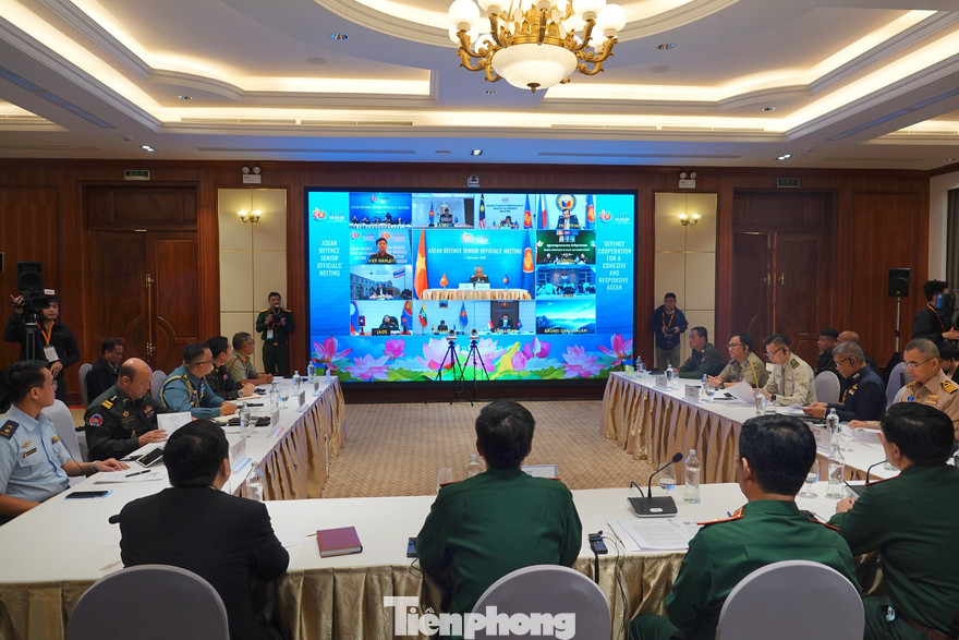 Các đại biểu tham dự hội nghị tại điểm cầu Hà Nội, sáng 17/11