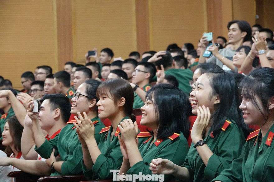 Tân học viên Học viện Quân y hào hứng trong buổi gala