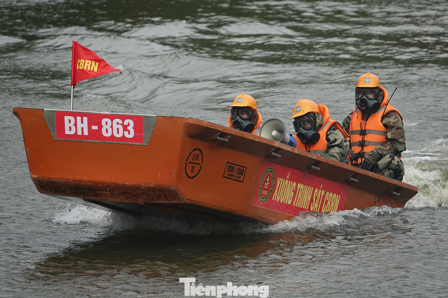 Xuồng trinh sát tham gia diễn tập