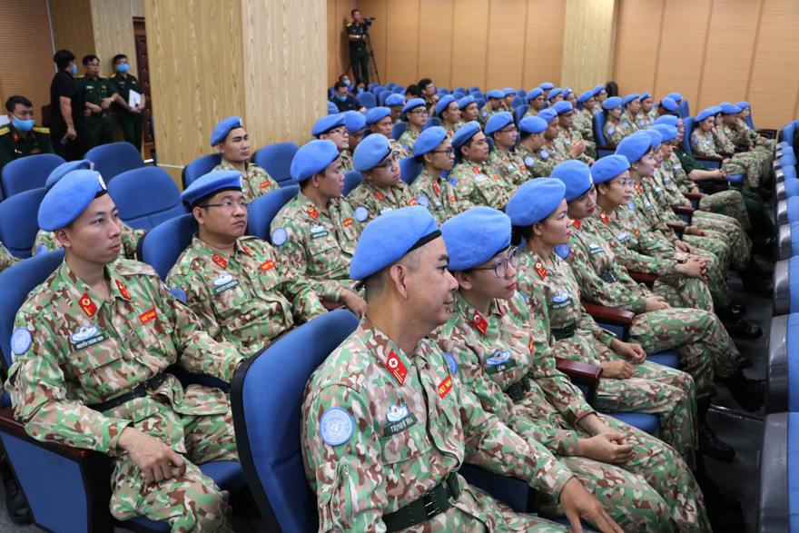 Các chiến sĩ Bệnh viện dã chiến cấp 2 số 3 tại hội nghị.