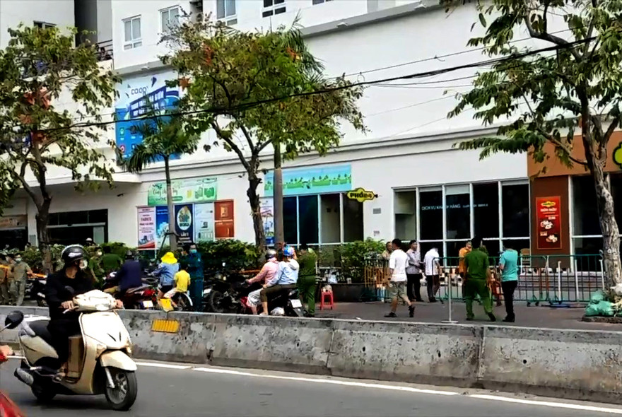 Lực lượng chức năng điều tra vụ việc.