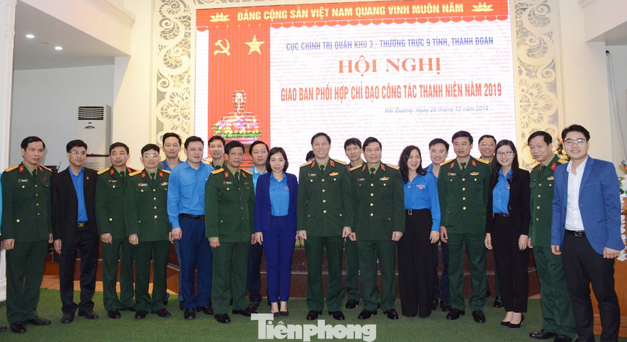 Các đại biểu tham dự hội nghị, sáng 26/12