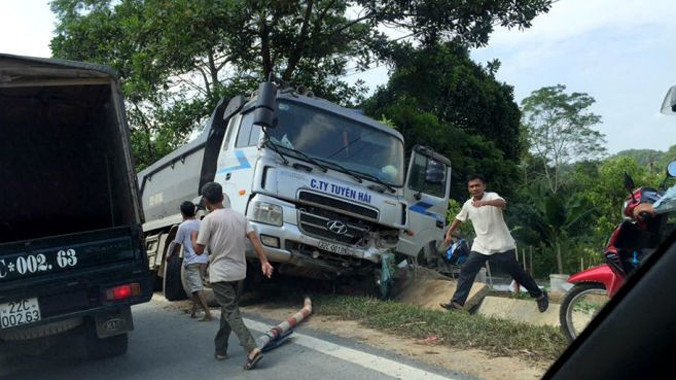Chiếc xe tải gây tai nạn. Ảnh: Yên Minh.