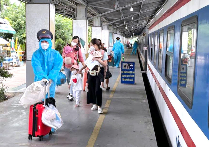 Thời gian qua có nhiều tỉnh, thành đã đưa người dân về quê tránh dịch.