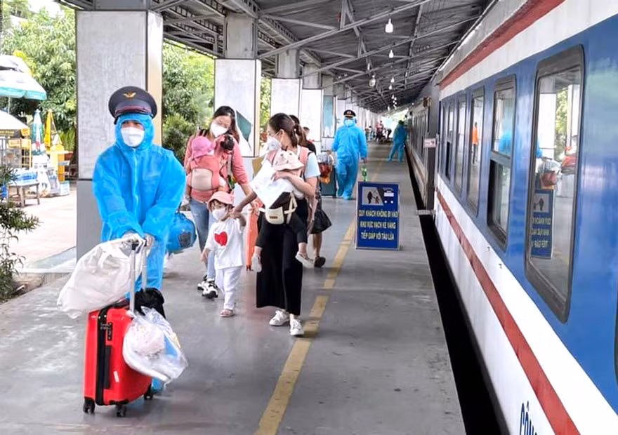 Thời gian qua có nhiều tỉnh, thành đã đưa người dân về quê tránh dịch.