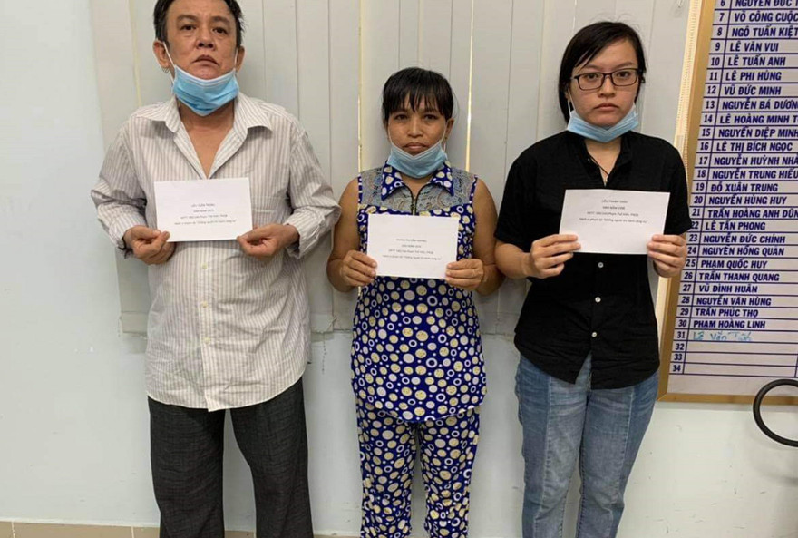 Ông Trọng cùng vợ và con gái bị khởi tố.