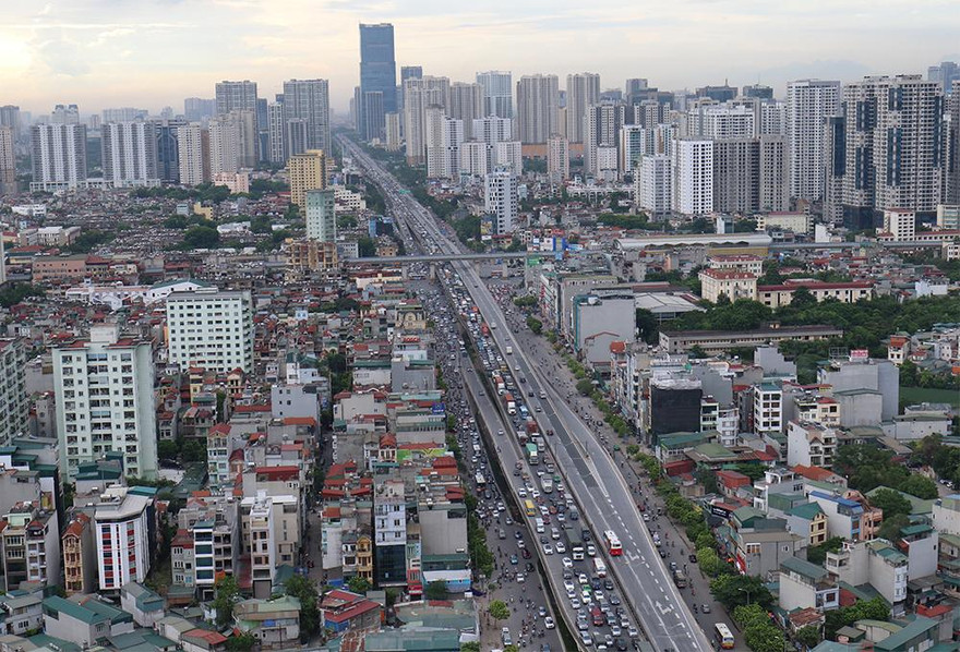 Người dân rời thủ đô, giao thông ùn tắc kéo dài