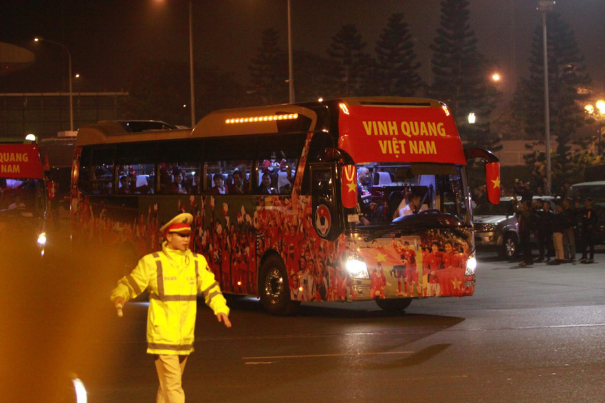 Các nhà vô địch SEA Games về đến Hà Nội