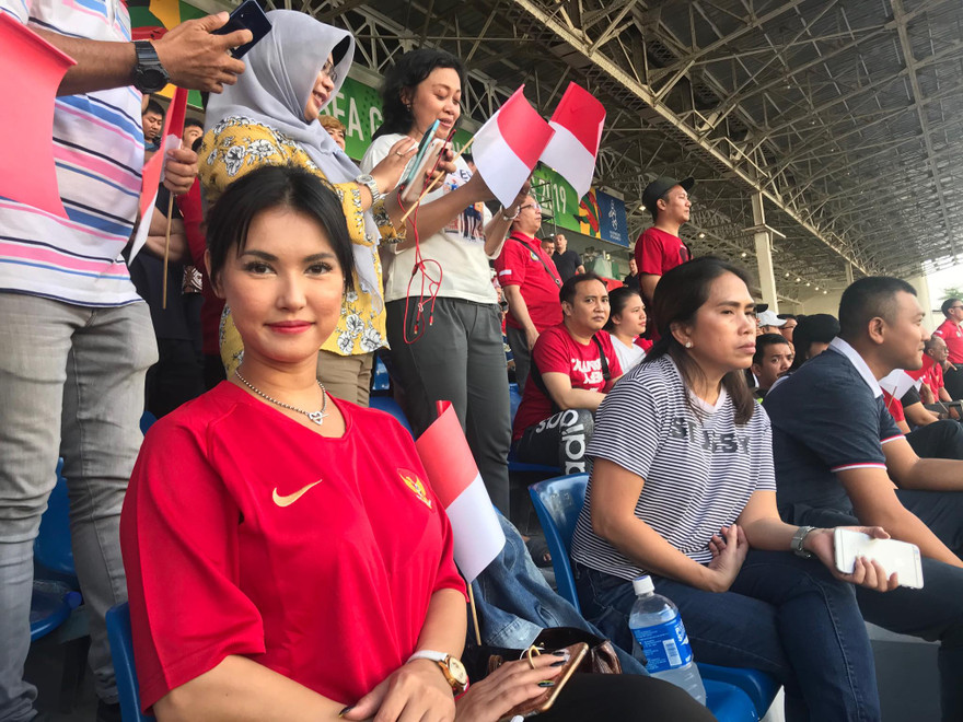 Maria Ozawa trên khán đài SEA Games 30