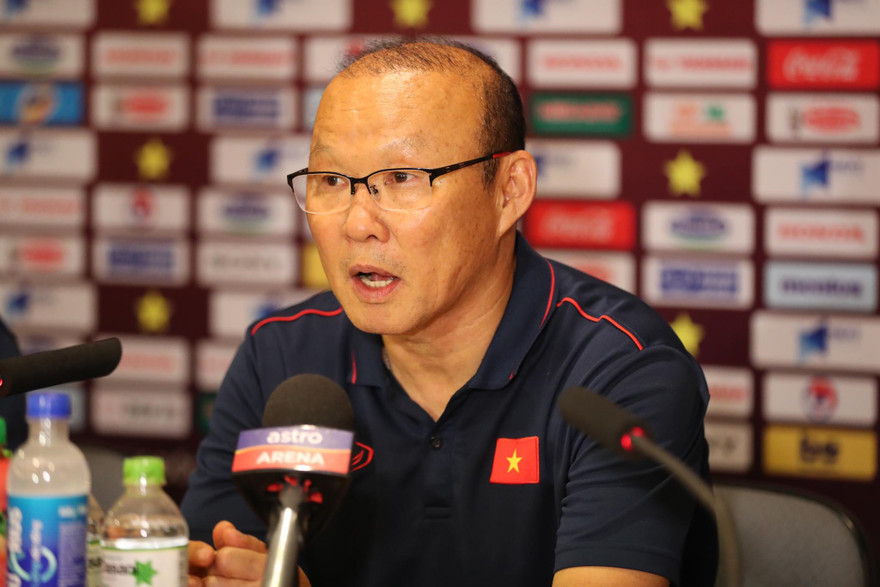 HLV Park Hang Seo bảo vệ Công Phượng