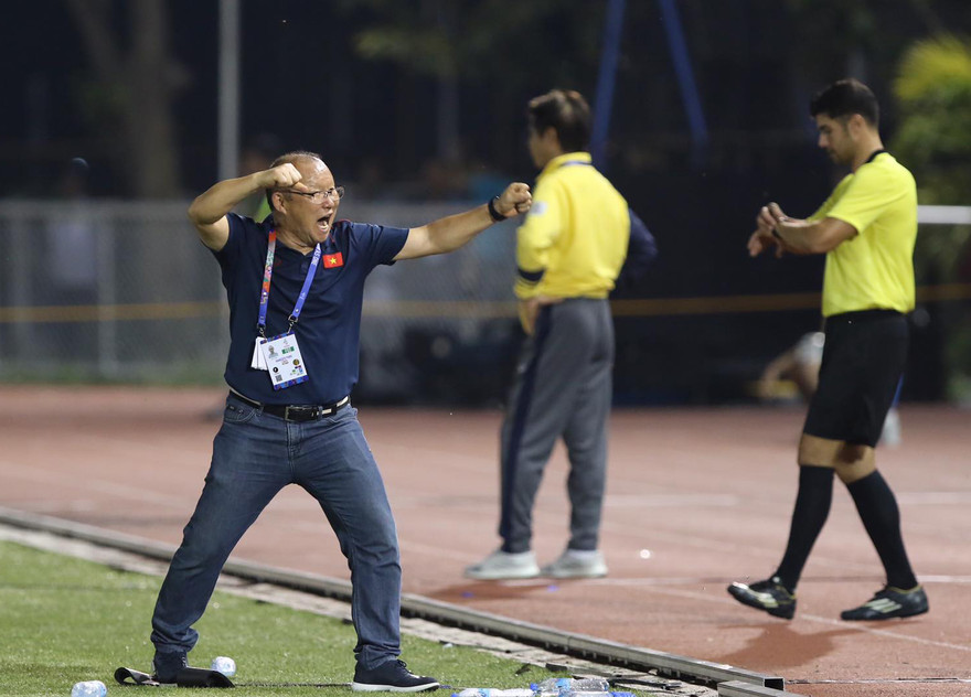 Loại Thái Lan khỏi SEA Games, thầy Park tấm tắc cảm ơn học trò