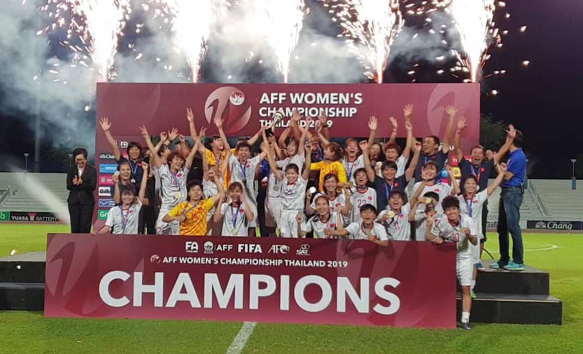 Thắng Thái Lan sau 120 phút kịch chiến, tuyển nữ Việt Nam vô địch Đông Nam Á
