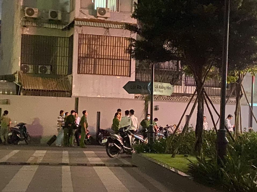 Lực lượng chức năng điều tra vụ việc.