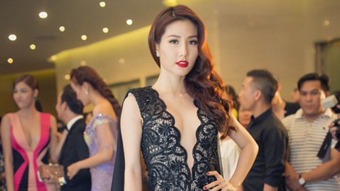 Chăm lựa chọn trang phục gợi cảm với chất liệu xuyên thấu, Diễm My 9X luôn là tâm điểm mỗi khi xuất hiện trong các sự kiện.