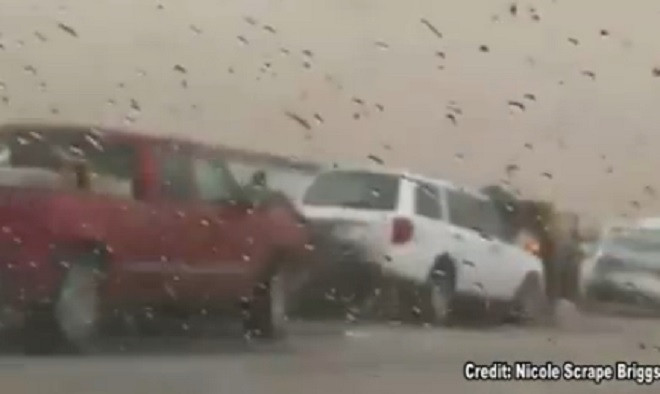 Hàng chục ô tô gặp nạn liên hoàn trên đường cao tốc