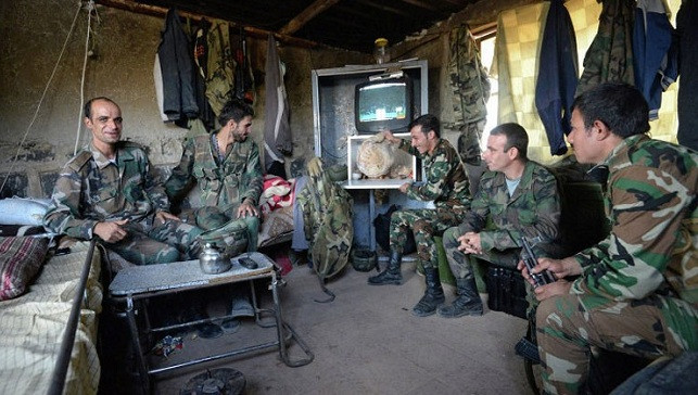 Gần đây, hãng thông tấn Ria Novosti Nga đã tung loạt ảnh ghi lại cuộc sống của binh sỹ Syria hiện cắm chốt gần thị trấn Katana, tỉnh Damascus.