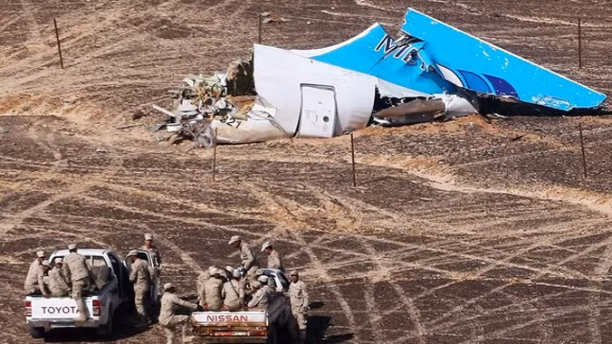 Hiện trường vụ tai nạn máy bay Nga trên bán đảo Sinai. Ảnh: AFP