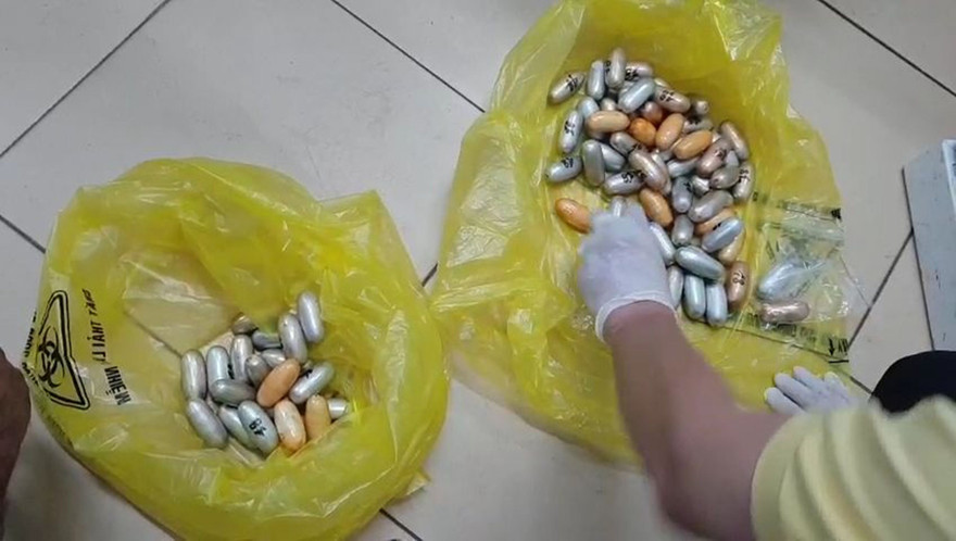 Gần 1,6kg cocain trong bụng người đàn ông.