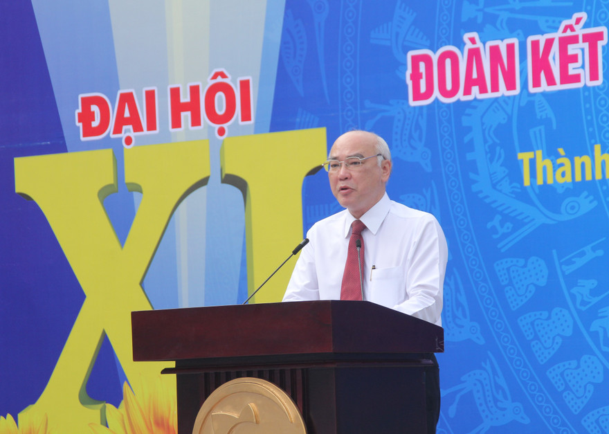 Triển lãm gần 400 hình ảnh, tranh cổ động chào mừng Đại hội Đảng bộ lần thứ XI