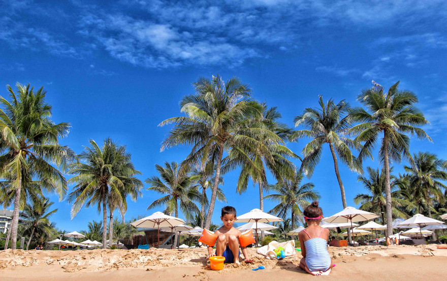 Du lịch Phú Quốc chưa bao giờ rẻ như hiện nay với chỉ hơn 3 triệu đồng cho combo khách sạn 5 sao và vé máy bay.