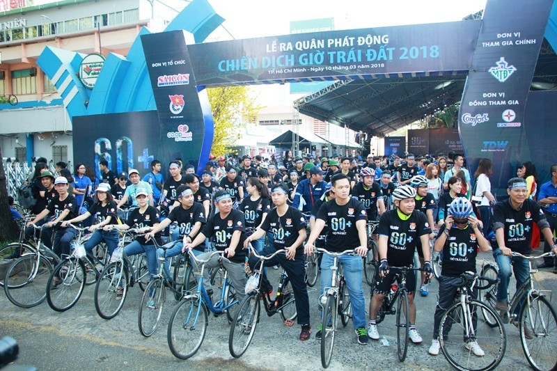 Hàng nghìn người đạp xe ở Sài Gòn khởi động 'Giờ Trái đất' 
