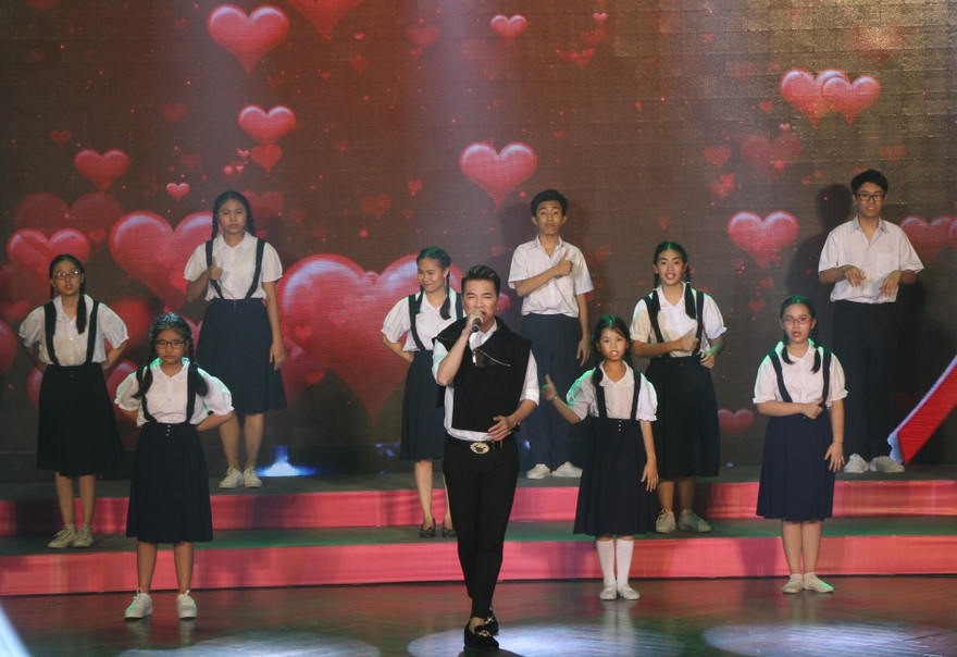 Mr Đàm lắng đọng trong đêm nhạc dành tặng người khuyết tật