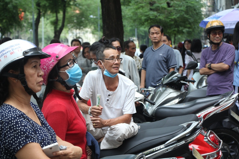 Sát giờ G thi THPT Quốc gia, phụ huynh sẵn sàng “vượt vũ môn” cùng con