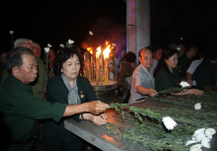 Thắp sáng nghĩa tình đồng đội ở nghĩa trang Quốc gia Đồi 82