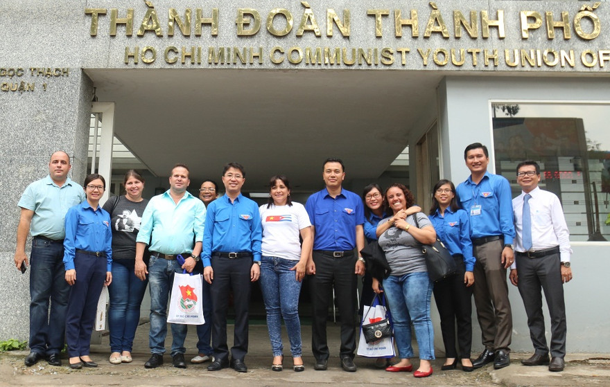 Hai tổ chức Đoàn chụp ảnh lưu niệm - Ảnh: Đức Duy