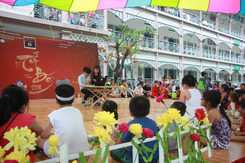 Mang Xuân ấm đến với bệnh nhi ngày giáp Tết 