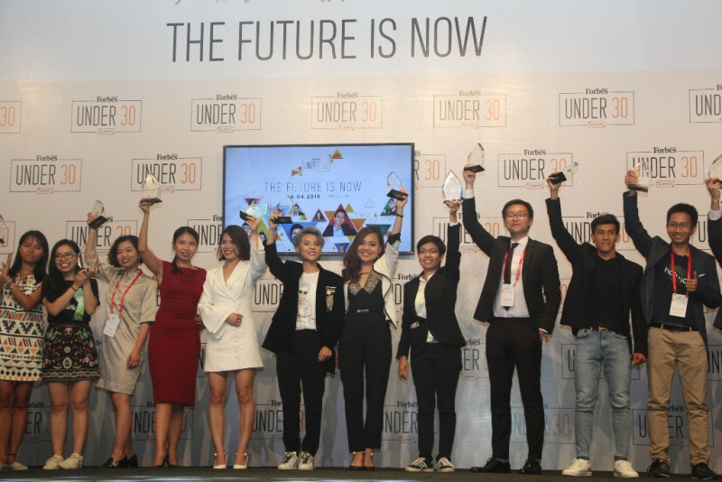 'Hoàng tử xiếc' Quốc Nghiệp được vinh danh tại Under 30 Summit 2018