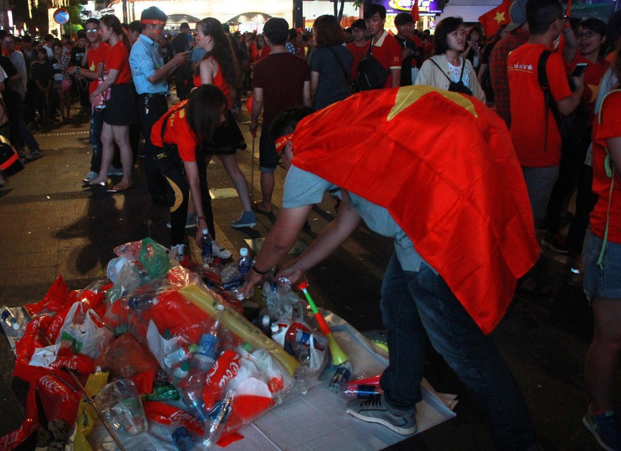 Những hình ảnh đẹp ở phố đi bộ Nguyễn Huệ sau chung kết U23 Việt Nam