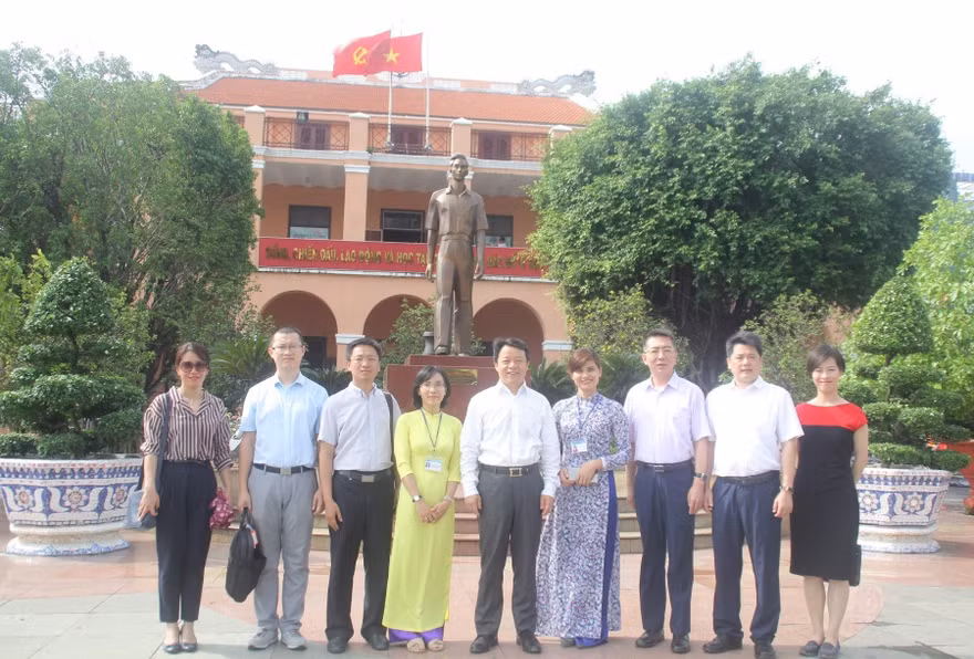 Đoàn đại biểu thanh niên Trung Quốc thăm Bảo tàng Hồ Chí Minh TPHCM