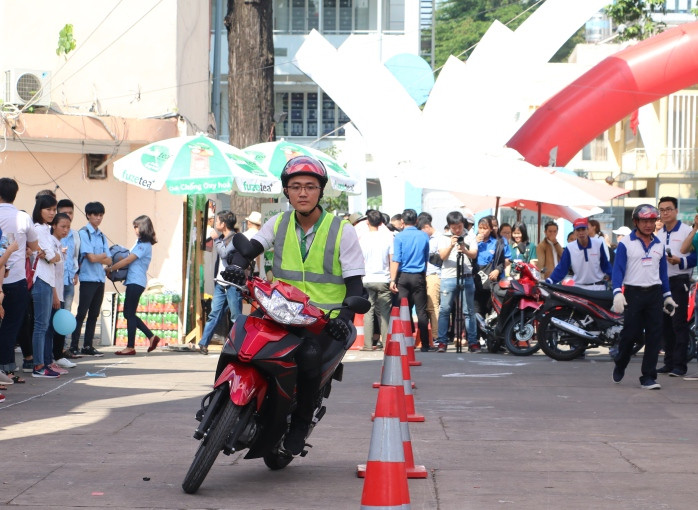 Sôi nổi ngày hội An toàn giao thông cho bạn trẻ 