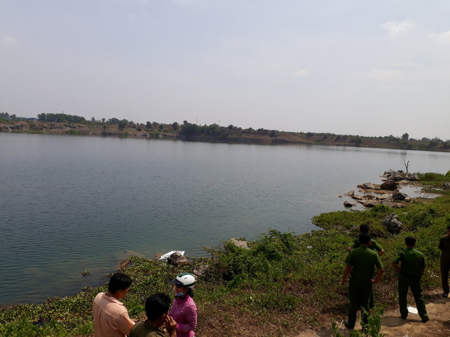 Ra hồ đá nghịch nước, nam học sinh bị chết đuối