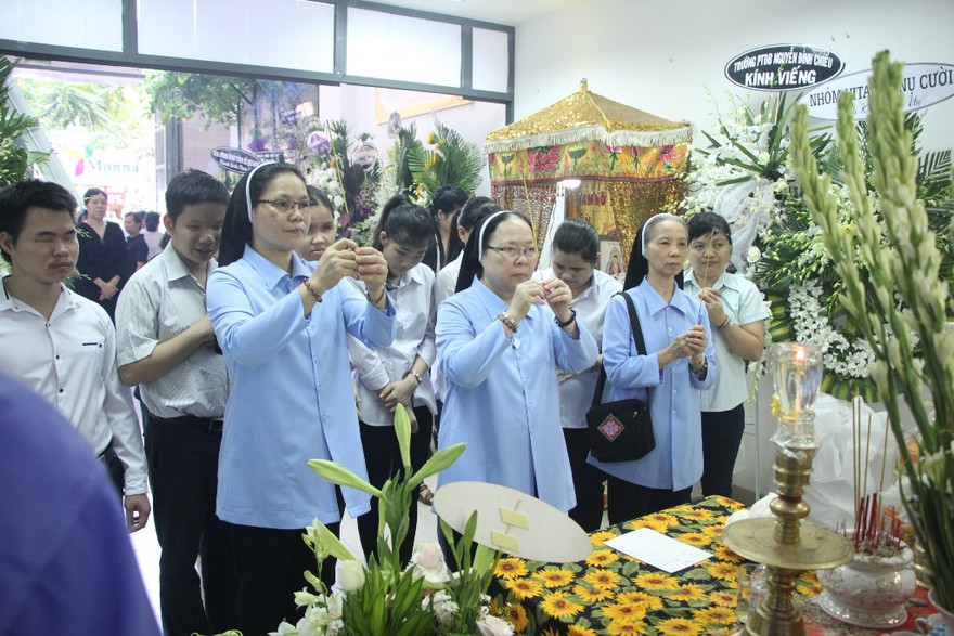 Người khiếm thị đến 'Thư viện sách nói' tưởng nhớ chị Hướng Dương