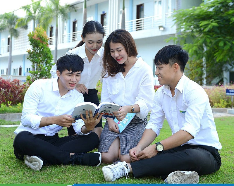 Nhiều trường đại học điều chỉnh điểm sàn xét tuyển