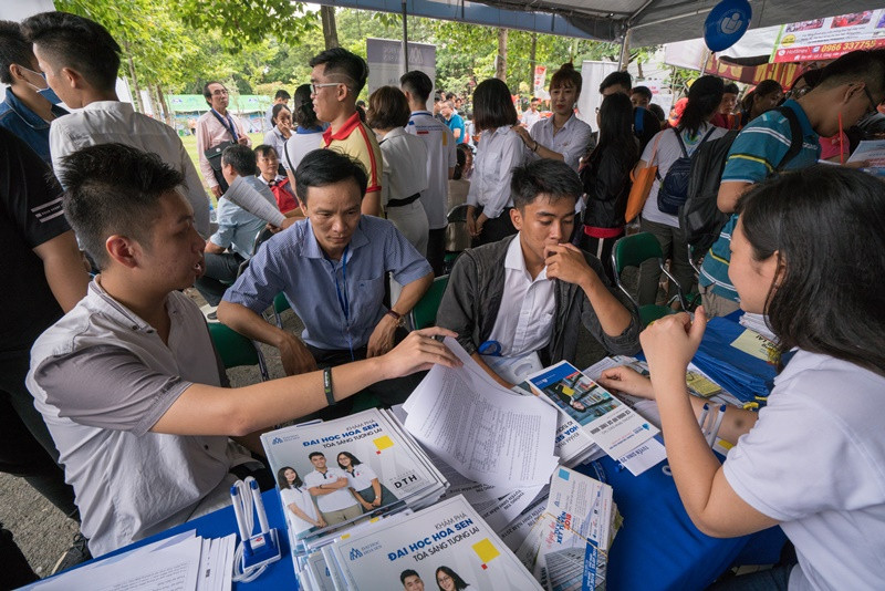 Điểm sàn xét tuyển của đại học Hoa Sen tối thiểu 14 điểm