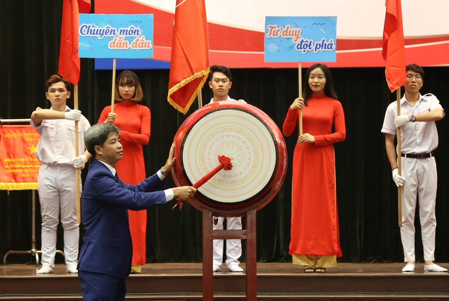 Trao hơn 30 tỷ đồng học bổng cho tân sinh viên