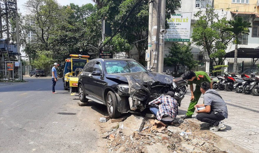 Lực lượng chức năng điều tra vụ việc.